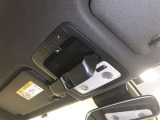 オーバーヘッドコンソールには、運転中に使用するメガネやサングラスなどが収納可能です。