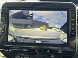 ナビ連動型、ドライブレコーダーを装備。万が一の際に映像を記録し、ナビモニターにて再生、確認を行う事が出来ます。又、駐車監視機能を搭載しておりますので、お車駐車中の当て逃げの際にも自動録画致します