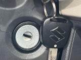 【キーレス】少し離れた場所からでもボタン一つでドアの開錠・施錠ができるのでとっても便利!ドアの鍵穴周りに傷をつけることもありません♪