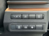 運転席のハンドル右奥側にまとめられたスイッチ群。一目で分かりやすく操作しやすいです。