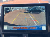 後方の映像にガイドラインが表示され、駐車時に車両後方の状況を確認しやすい装備です。周囲を目視でも確かめながら、駐車操作を落ち着いて行えます。