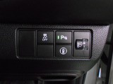 パーキングセンサーや横滑りを防ぐVSA等のスイッチ類は運転席の右側、手の届きやすい位置にあります。