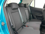 安全性と快適性を追求した、少し硬めのシート。 これは長時間の運転や渋滞などの状況でも、身体の疲労度が少ないことを求めたものです。