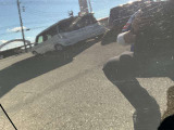 左フロントドアにキズがございます。