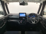 【前方視界】開放的な前方視界!運転がしやすく疲れにくいです♪窓が大きく、見通しがとっても良いおクルマですよ♪