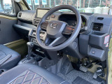 【運転席】座り心地が良いシートなので長時間の運転でも快適にお過ごしいただけます。新品のフロアマットのご注文も可能です。掲載箇所以外にご希望の写真がございましたらお気軽にお問い合わせ下さい。