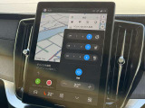 新型の11.2インチの縦型タッチパネル搭載 北欧ならではの設計で手袋をしたままでもお使いいただけます。デザインの美しさと使いやすさを融合した、新世代のボルボ車に共通するレイアウトです。