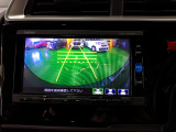 バックカメラの画像です。ガイドラインがスムースな車庫入れをサポートいたします。車庫入れの安心感がアップしますね。