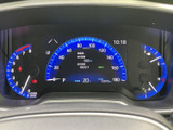 視認性の高いメーター類で、運転に必要な情報を的確に把握できます。運転状況を常に把握し、安全運転をサポートします。