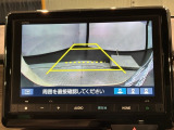 リバースギアに入れるだけで後方の表示へ切り替わります。夜間や雨の日の駐車も楽になりますよ。