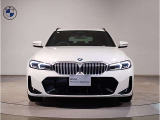 【キドニーグリル】BMWは約90年もの間、ほぼ全ての車両にひと目でBMWだと分かるこの特徴的なフロントグリルが備えられ、デザイン・アイコンとして親しまれてきました。
