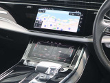 内装はシンプルに使い勝手を考え作られています。お車を運転する感覚をダイレクトに体感して頂けます。室内も広くロングドライブにも快適にお過ごしいただけます。