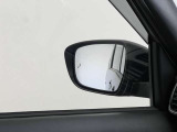【ブラインドスポットモニター】車線変更時などに隣車線の死角にいるに車を検知してくれます。併せて目視もしましょう!