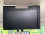 【フリップダウンモニター】大画面モニターで後席でもエンタメをお楽しみいただけます。小さなお子様にも大人気の装備です♪