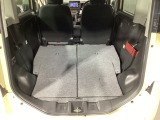 リアシートも簡単格納ができ、大きな荷物もらくらく収納できます!