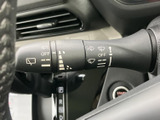 雨天時でもクリアな視界を確保できるワイパーレバー。操作も簡単で、運転に集中できます。安全なドライブをサポートします。