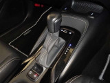 電動パーキングブレーキ・ブレーキホールドを装備してます。ホールド機能は信号待ちが多い一般道で疲労軽減になり、大好評です!