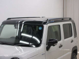 ルーフレール付き。車内に積みきれない荷物を車外に積載することができて便利です。キャンプやスノボで重宝しますね♪見た目もスタイリッシュでかっこいいですよ!