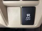 VSA装備車です。VSAはドライバーの操作と車の動きを見守っています。もし車の挙動が乱れたとき、4輪別々にブレーキをかけたり、エンジンパワーをしぼることによって車を安定させます。