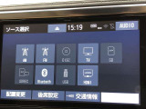Bluetooth(ブルートゥース)接続機能付き。スマートフォンなどからお気に入りの音楽をワイヤレス再生できます。ドライブがさらに楽しくなりますね。