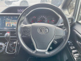 【ステアリングスイッチ】運転中、前方から目線をそらすことなく、オーディオ等の操作が可能な便利機能!安心&快適なドライブを演出してくれます♪