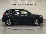 【まるごとクリーニング】シートを取り外し、車内を徹底洗浄。隅々まで丁寧に仕上げています。