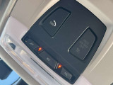 SOSコール装備です。緊急時は遠慮なく押してください。BMWメーカーエマージェンシーに直結致します。