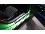 メルセデスジャパンが定めるサーティファイドカー(認定中古車)として登録を致しますので、納車時にはタイヤやバッテリー等も規定以下の数値であれば、整備代金を頂かず、無償で交換となります。ご安心下さい。