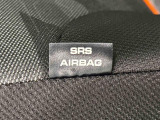 車両側方からの衝撃を緩和するSRSサイドエアバッグ(運転席/助手席)に加えて,SRSカーテンシールドエアバックも標準装備