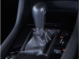 【シフトレバー】シフトもとても操作しやすいデザインになっております。運転する人の事を第一に考えた操作性の高い仕様です。