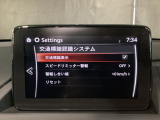 フォワードセンシングカメラで認識した交通標識をディスプレイに表示し、交通標識の見落とし防止を図り、安全運転を支援します。