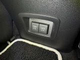 充電用USB端子付き。スマートフォンなどの充電に便利です。