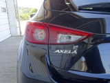 【テールライト】後ろ姿をスタイリッシュに演出。夜の後続車からの視認性を高め、デザイン性と安全性を両立しています。
