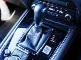 ロックアップ領域を拡大し、よりスムーズでダイレクトなドライビングフィールを実現したスカイアクティブドライブを搭載しています。