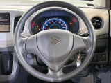 インテリアに合わせたデザインのステアリングは、運転される方のことも考え、運転しやすい形状、大きさです。是非一度、実際に触ってお確かめください。