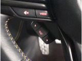 ハンドルから手を放さずに操作出来ますので、安全運転にもつながりますね