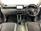 運転時の視界周辺の見やすい位置に、メーターやディスプレーオーディオをレイアウト。スイッチ類は着座姿勢を崩さず自然に手が届く位置に配置されています。