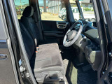エンジンルームも綺麗に洗浄してから納車致します。普段あまり見ることが無い箇所だからこそ綺麗だと感動しますよね(*&acute;▽`*)