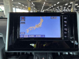 ディスプレイオーディオやカーナビは、現代のドライブにおいて欠かせない装備のひとつです。初めての場所でも迷いにくく、快適なルート案内で運転をサポートします。移動中のエンターテインメント性も高まります。