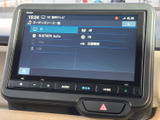テレビやBluetooth Audio、iPod、USB、FM・AMなど、複数の音源が一覧で表示されます。選択項目を画面上で確認できるため、利用したい音楽や放送へ切り替える際も迷いにくい構成です。