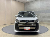 お車購入のポイントとなるフロントマスクです。上質で迫力あるデザインですね☆☆