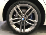 アウトバーンでの走行を見据えたBMWのブレーキシステムはもしもの時にもいち早くマシンを停止してくれます。
