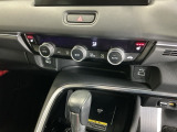 運転席/助手席シートヒーターで寒い日もすぐに温かくなり快適に過ごせます。3段階の温度調整が可能です