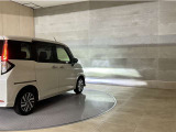 LEDヘッドランプです。十分な明るさを保ちつつも消費電力が少なく、バルブ寿命も長いのが特徴です。瞬時にMAXの光量を発揮するのもLEDならではです。☆LEDフォグランプも装備☆