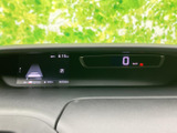 速度やシフト位置、車両情報などを画面で確認できるメーター廻りです。必要な表示を運転席から把握しやすく、走行前の確認や日々の運転をサポートする実用的な装備です。