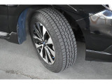 タイヤサイズは225/60R18です。