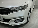 LEDヘッドライトは、点灯の瞬間から最大光量を発揮し、突然暗くなるトンネルなどでの安定感を高めます。