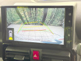 【バックカメラ】駐車時に後方がリアルタイム映像で確認できます。大型商業施設や立体駐車場での駐車時や、夜間のバック時に大活躍!運転スキルに関わらず、今や必須となった装備のひとつです!