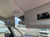 運転席と助手席にはバニティーミラーが装備されております。