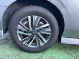 純正アルミホイールが車両とマッチしています!